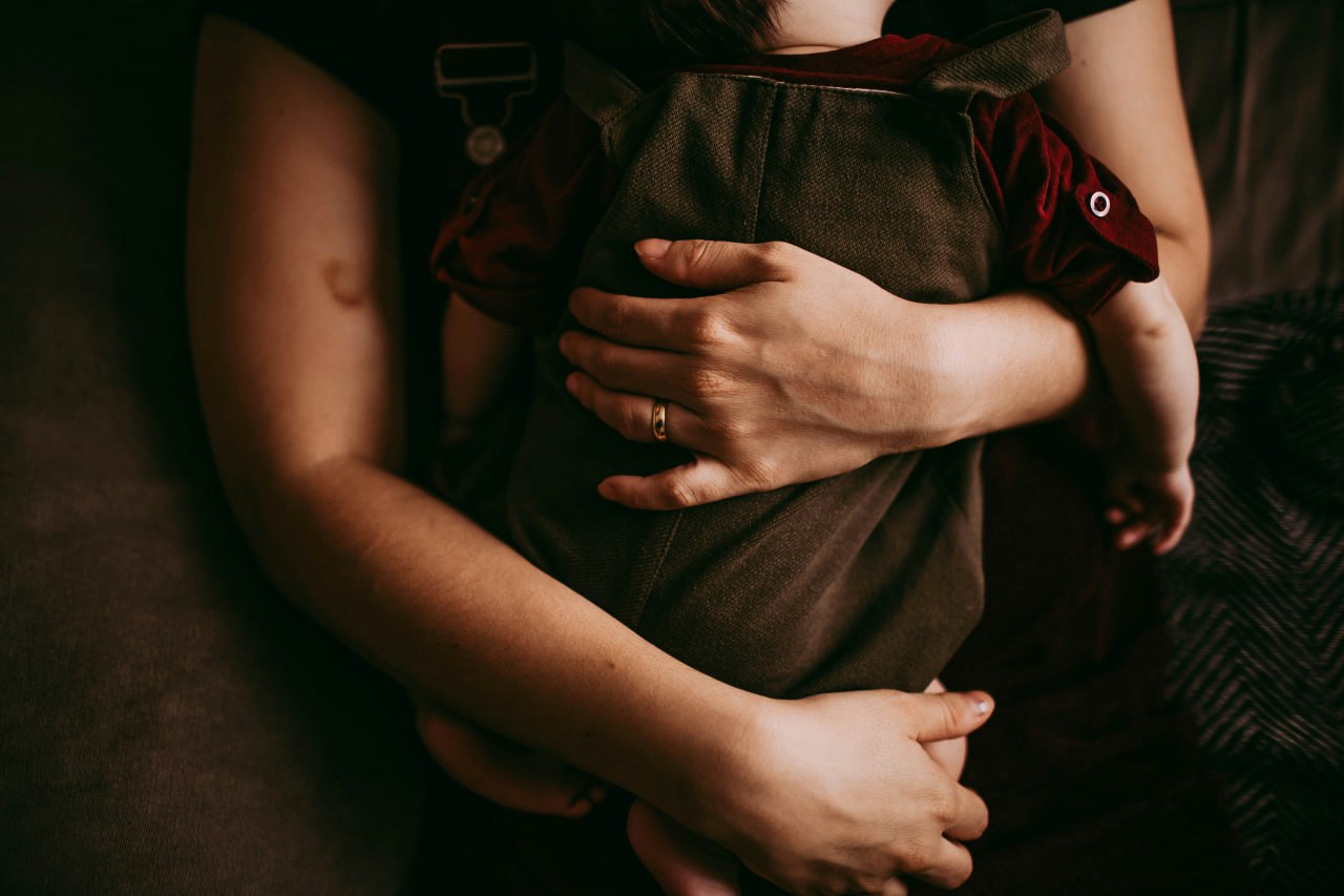 Parent embracing and comforting a baby — gentle responsive settling techniques
